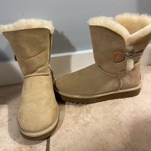 Ugg sand Bailey button boots size 7
